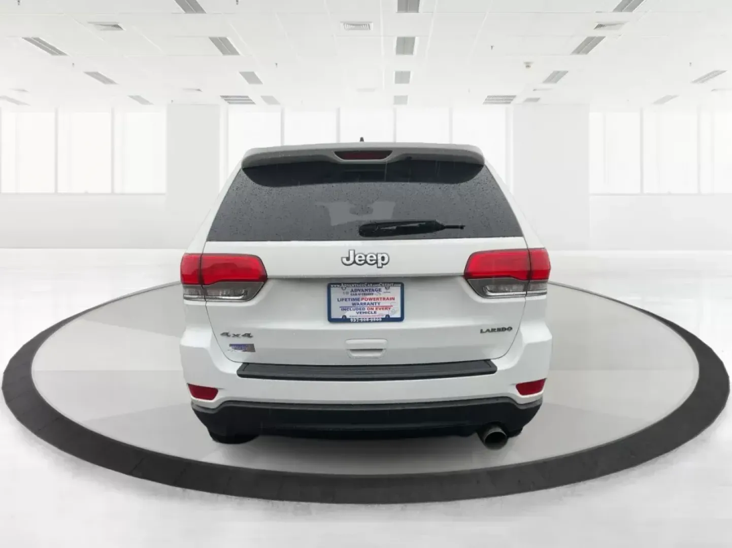 2015 Jeep Grand Cherokee Laredo (1C4RJFAG7FC) with an 3.6L V-6 DOHC engine, located at 8750 N County Rd 25A, Piqua, OH, 45356, (937) 908-9800, 40.164391, -84.232513 - 2015 Jeep Grand Cherokee Laredo - Photo#3