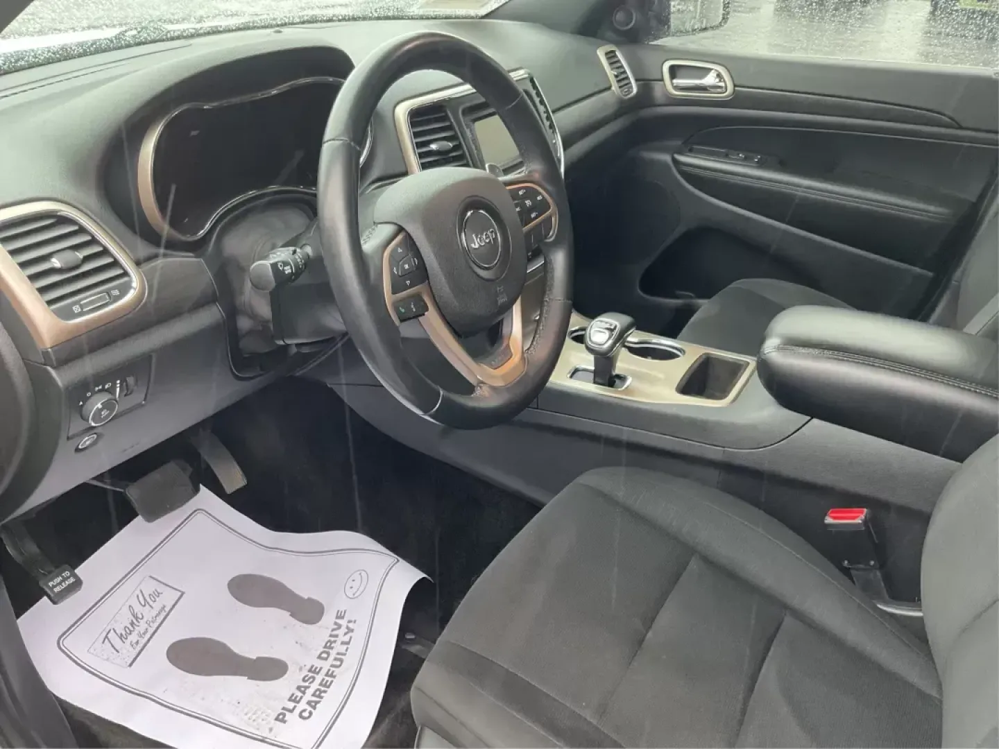 2015 Jeep Grand Cherokee Laredo (1C4RJFAG7FC) with an 3.6L V-6 DOHC engine, located at 8750 N County Rd 25A, Piqua, OH, 45356, (937) 908-9800, 40.164391, -84.232513 - 2015 Jeep Grand Cherokee Laredo - Photo#8