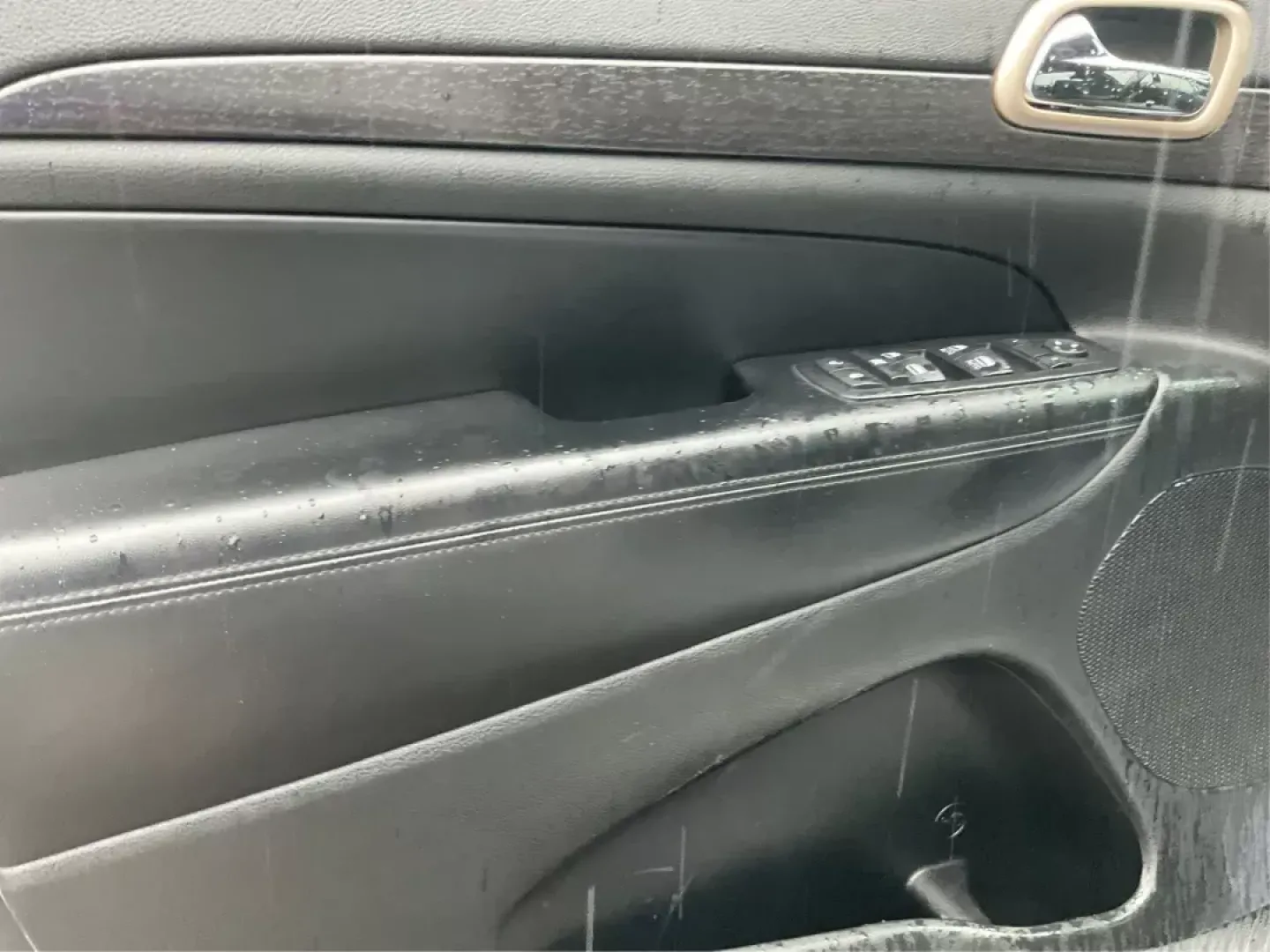 2015 Jeep Grand Cherokee Laredo (1C4RJFAG7FC) with an 3.6L V-6 DOHC engine, located at 8750 N County Rd 25A, Piqua, OH, 45356, (937) 908-9800, 40.164391, -84.232513 - 2015 Jeep Grand Cherokee Laredo - Photo#18