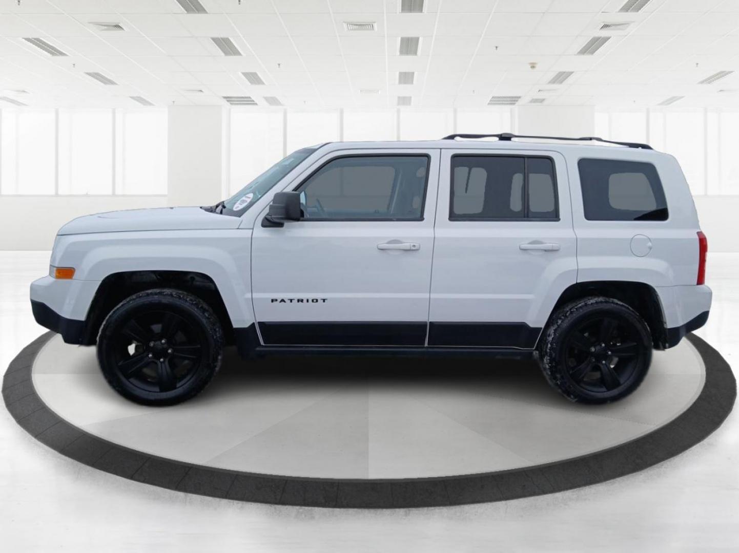 2015 Jeep Patriot Sport 4WD (1C4NJRBB7FD) with an 2.4L L4 DOHC 16V engine, located at 4508 South Dixie Dr, Moraine, OH, 45439, (937) 908-9800, 39.689976, -84.218452 - 2015 Jeep Patriot Sport 4WD - Photo#5
