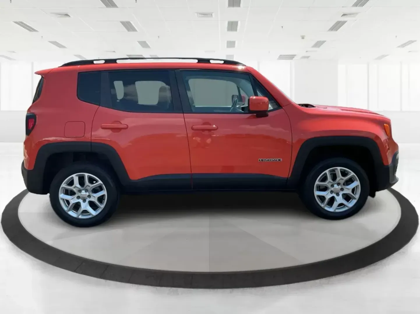 2015 Jeep Renegade Latitude 4WD (ZACCJBBT2FP) with an 2.4L L4 DOHC 16V engine, 6-Speed Manual transmission, located at 1184 Kauffman Ave, Fairborn, OH, 45324, (937) 908-9800, 39.807072, -84.030914 - **Discover Your Next Adventure with the 2015 Jeep Renegade Latitude 4WD at Advantage Car and Credit!**<br /> <br /> Are you ready to embrace a lifestyle filled with adventure and exploration? The 2015 Jeep Renegade Latitude 4WD is your perfect companion for weekend getaways, family outings, and dail - Photo#1