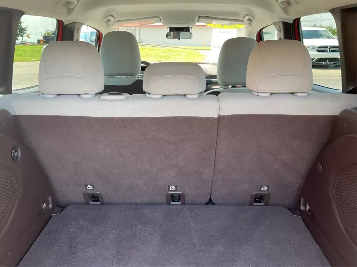 2015 Jeep Renegade Latitude 4WD (ZACCJBBT2FP) with an 2.4L L4 DOHC 16V engine, 6-Speed Manual transmission, located at 1184 Kauffman Ave, Fairborn, OH, 45324, (937) 908-9800, 39.807072, -84.030914 - **Discover Your Next Adventure with the 2015 Jeep Renegade Latitude 4WD at Advantage Car and Credit!**<br /> <br /> Are you ready to embrace a lifestyle filled with adventure and exploration? The 2015 Jeep Renegade Latitude 4WD is your perfect companion for weekend getaways, family outings, and dail - Photo#11
