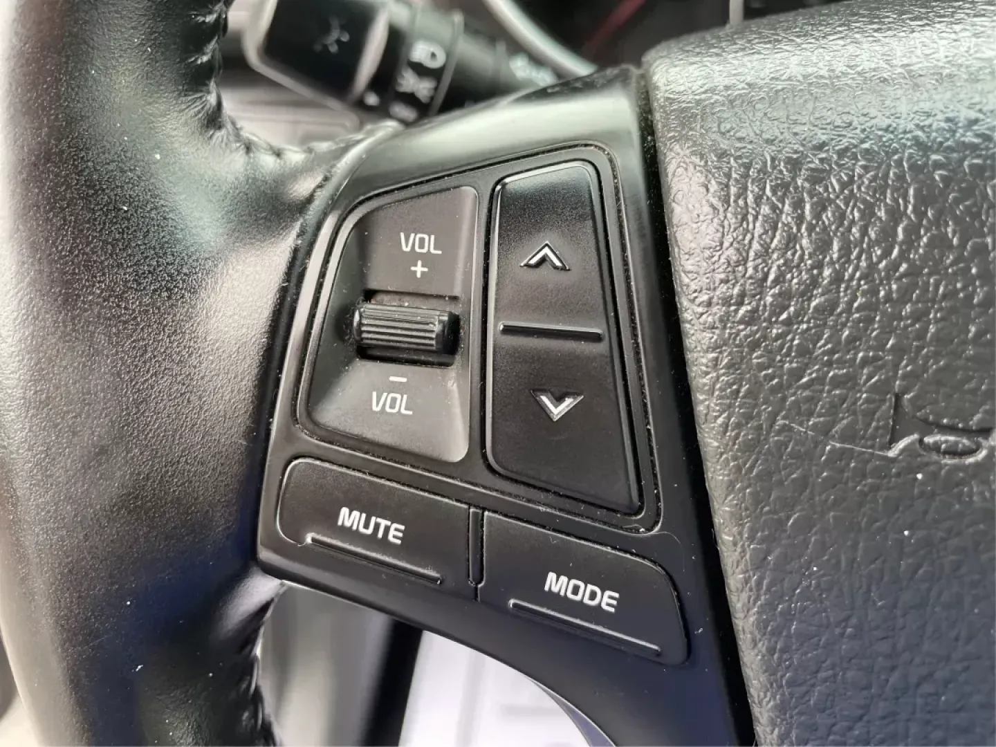 2015 Kia Sorento LX (5XYKT4A61FG) with an 2.4L I-4 gasoline direct injection engine, located at 8750 N County Rd 25A, Piqua, OH, 45356, (937) 908-9800, 40.164391, -84.232513 - 2015 Kia Sorento LX - Photo#15