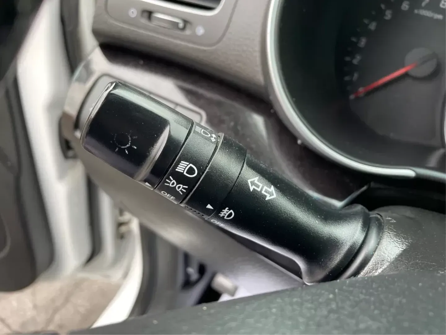 2015 Kia Sorento LX (5XYKT4A61FG) with an 2.4L I-4 gasoline direct injection engine, located at 8750 N County Rd 25A, Piqua, OH, 45356, (937) 908-9800, 40.164391, -84.232513 - 2015 Kia Sorento LX - Photo#16