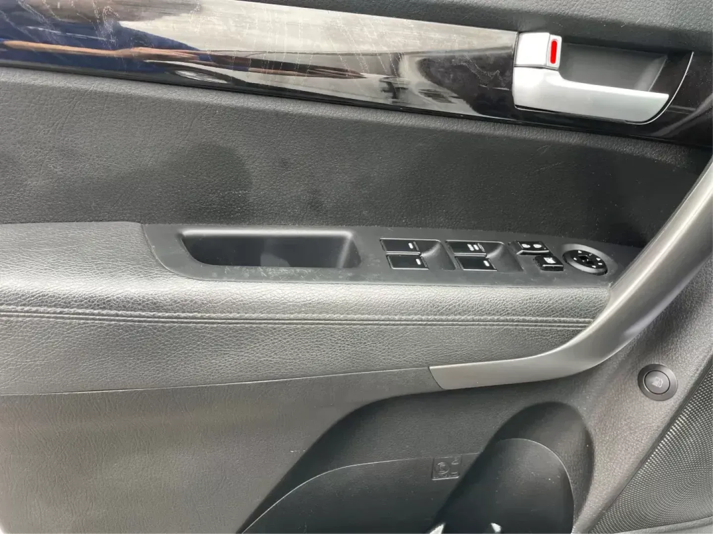 2015 Kia Sorento LX (5XYKT4A61FG) with an 2.4L I-4 gasoline direct injection engine, located at 8750 N County Rd 25A, Piqua, OH, 45356, (937) 908-9800, 40.164391, -84.232513 - 2015 Kia Sorento LX - Photo#18