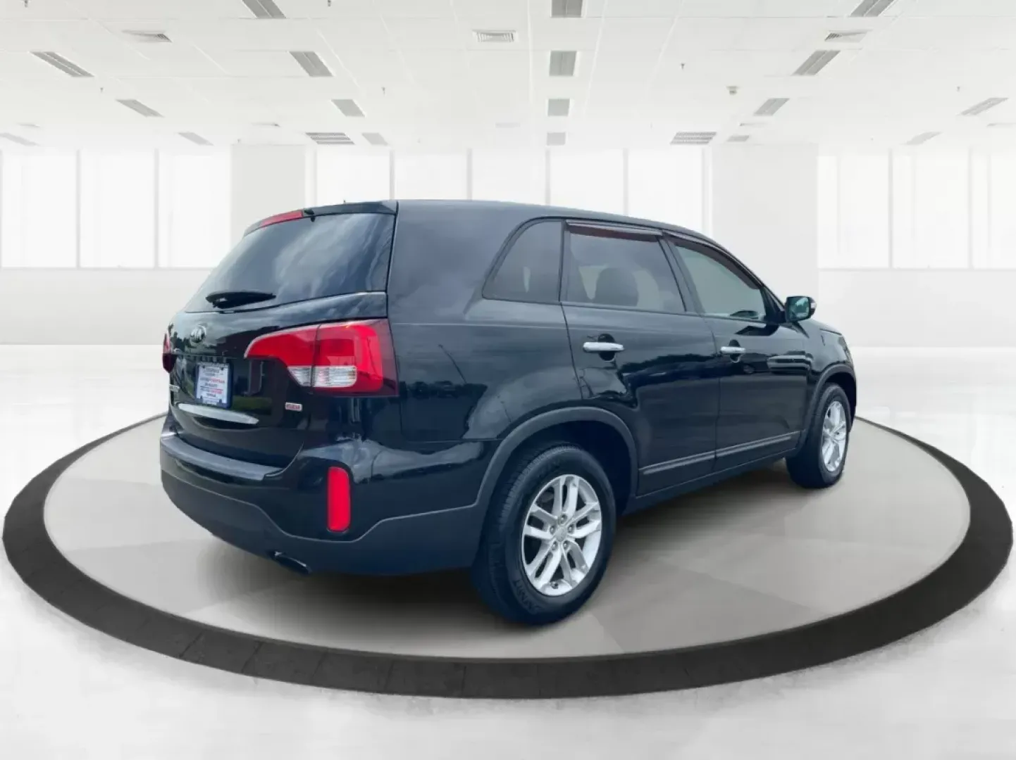 2015 Kia Sorento LX (5XYKT3A60FG) with an 2.4L I-4 gasoline direct injection engine, located at 880 E. National Road, Vandalia, OH, 45377, (937) 908-9800, 39.891918, -84.183594 - **Discover the 2015 Kia Sorento LX: Your Family Adventure Awaits!**<br /> <br /> Are you looking for the perfect vehicle to accommodate your growing family while ensuring comfort and safety? Look no further than the 2015 Kia Sorento LX! This versatile SUV offers the ideal blend of space, functionali - Photo#2