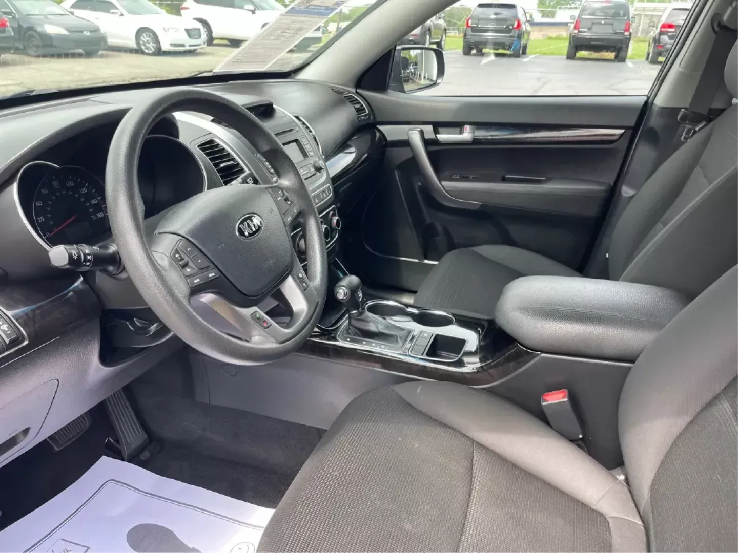 2015 Kia Sorento LX (5XYKT3A60FG) with an 2.4L I-4 gasoline direct injection engine, located at 880 E. National Road, Vandalia, OH, 45377, (937) 908-9800, 39.891918, -84.183594 - **Discover the 2015 Kia Sorento LX: Your Family Adventure Awaits!**<br /> <br /> Are you looking for the perfect vehicle to accommodate your growing family while ensuring comfort and safety? Look no further than the 2015 Kia Sorento LX! This versatile SUV offers the ideal blend of space, functionali - Photo#8