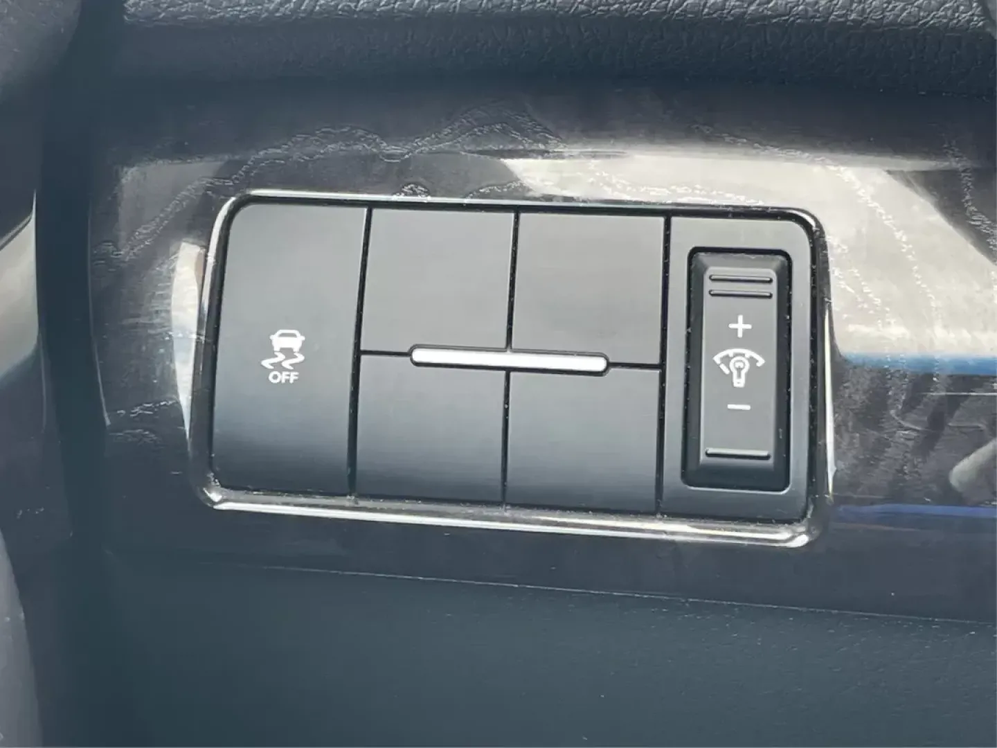 2015 Kia Sorento LX (5XYKT3A60FG) with an 2.4L I-4 gasoline direct injection engine, located at 880 E. National Road, Vandalia, OH, 45377, (937) 908-9800, 39.891918, -84.183594 - **Discover the 2015 Kia Sorento LX: Your Family Adventure Awaits!**<br /> <br /> Are you looking for the perfect vehicle to accommodate your growing family while ensuring comfort and safety? Look no further than the 2015 Kia Sorento LX! This versatile SUV offers the ideal blend of space, functionali - Photo#16
