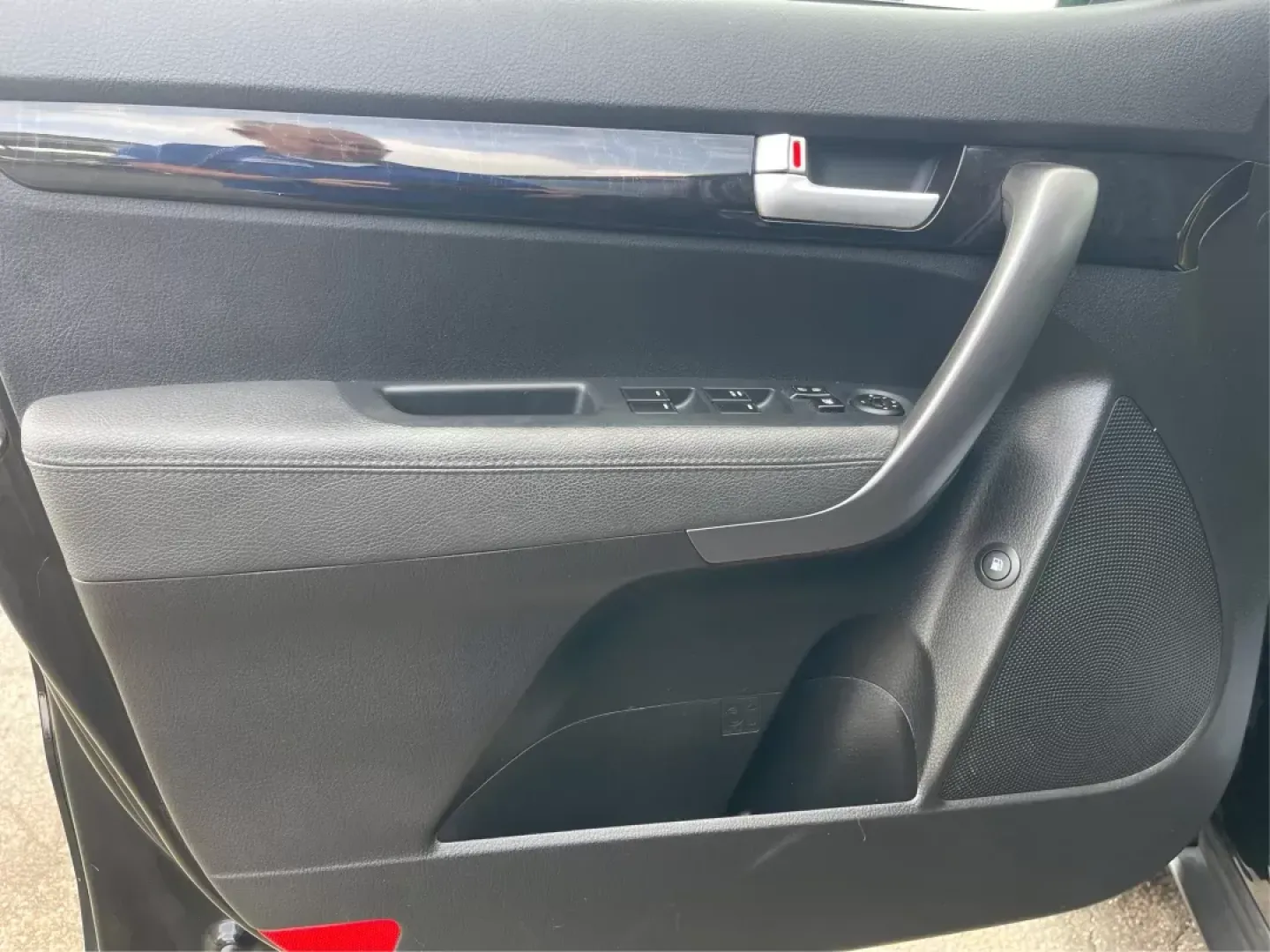2015 Kia Sorento LX (5XYKT3A60FG) with an 2.4L I-4 gasoline direct injection engine, located at 880 E. National Road, Vandalia, OH, 45377, (937) 908-9800, 39.891918, -84.183594 - **Discover the 2015 Kia Sorento LX: Your Family Adventure Awaits!**<br /> <br /> Are you looking for the perfect vehicle to accommodate your growing family while ensuring comfort and safety? Look no further than the 2015 Kia Sorento LX! This versatile SUV offers the ideal blend of space, functionali - Photo#18