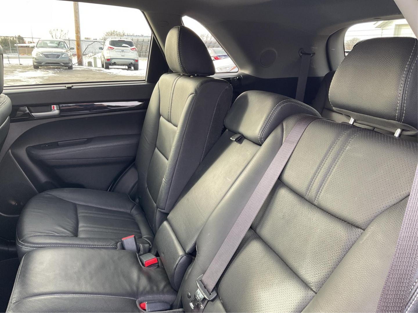 2015 Kia Sorento EX V6 (5XYKUDA73FG) with an Lambda II 3.3L V-6 gasoline direct injection engine, located at 1184 Kauffman Ave, Fairborn, OH, 45324, (937) 908-9800, 39.807072, -84.030914 - 2015 Kia Sorento EX V6 - Photo#9