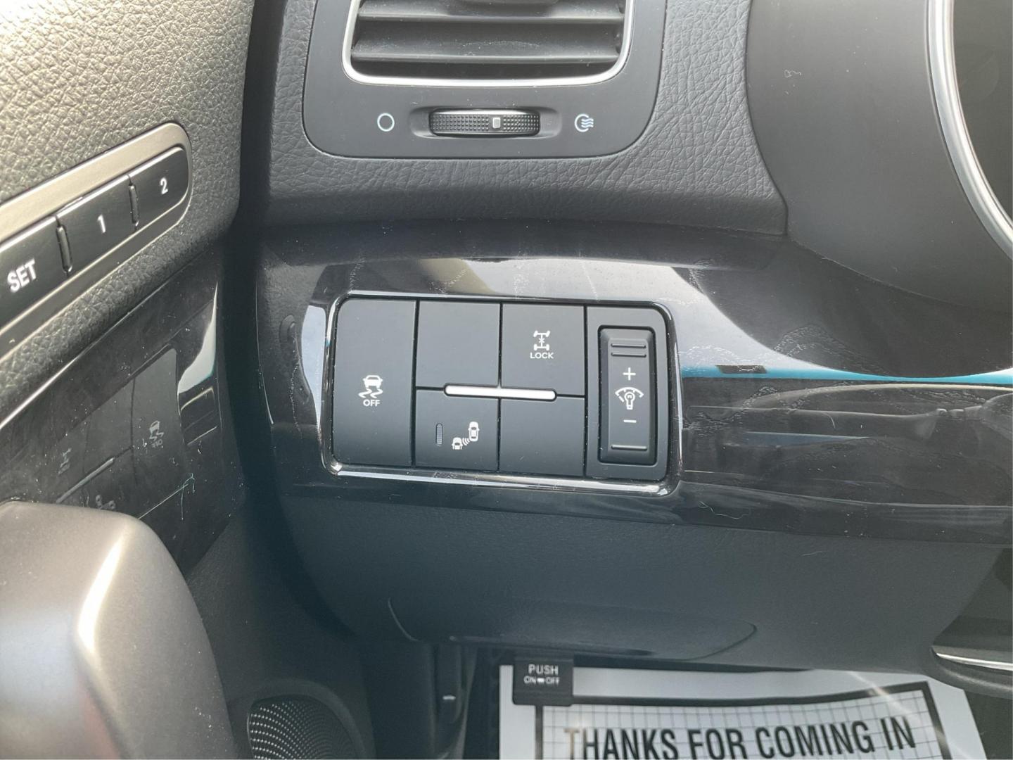 2015 Kia Sorento EX V6 (5XYKUDA73FG) with an Lambda II 3.3L V-6 gasoline direct injection engine, located at 1184 Kauffman Ave, Fairborn, OH, 45324, (937) 908-9800, 39.807072, -84.030914 - 2015 Kia Sorento EX V6 - Photo#16