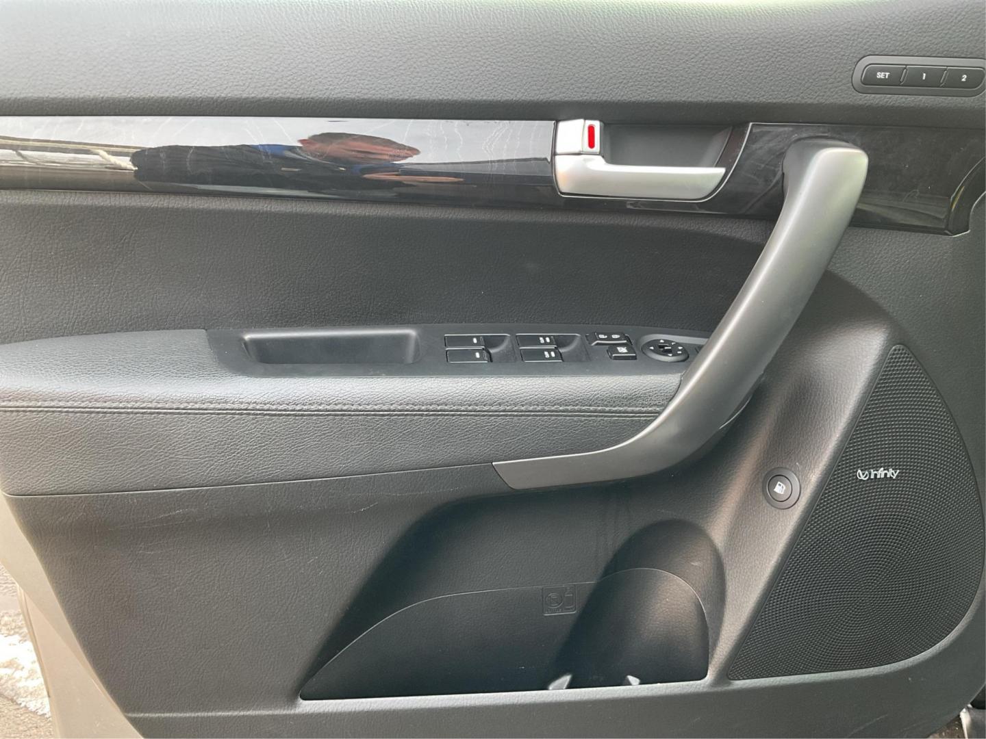 2015 Kia Sorento EX V6 (5XYKUDA73FG) with an Lambda II 3.3L V-6 gasoline direct injection engine, located at 1184 Kauffman Ave, Fairborn, OH, 45324, (937) 908-9800, 39.807072, -84.030914 - 2015 Kia Sorento EX V6 - Photo#18
