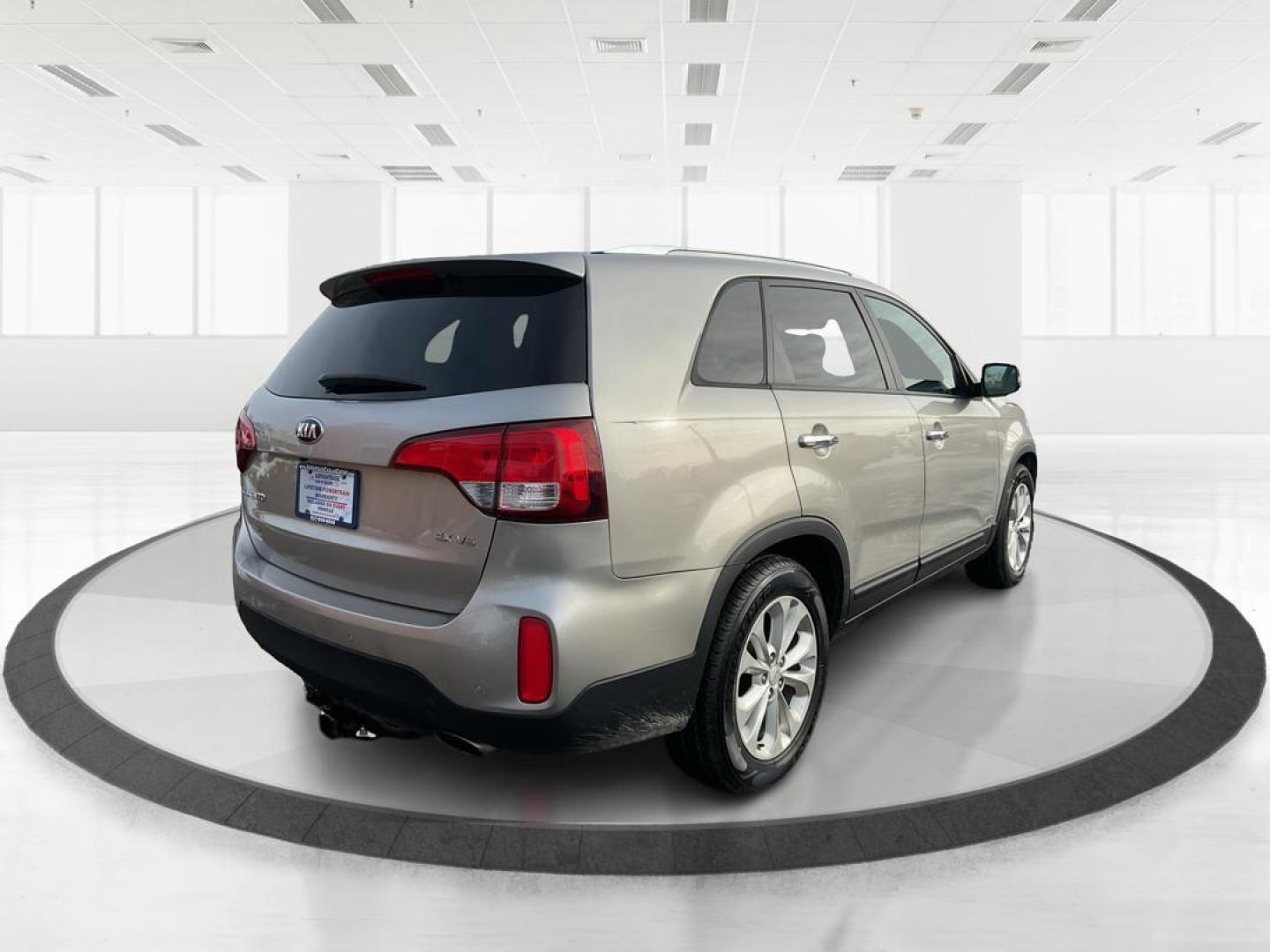 2015 Kia Sorento EX V6 (5XYKUDA73FG) with an Lambda II 3.3L V-6 gasoline direct injection engine, located at 1184 Kauffman Ave, Fairborn, OH, 45324, (937) 908-9800, 39.807072, -84.030914 - 2015 Kia Sorento EX V6 - Photo#2
