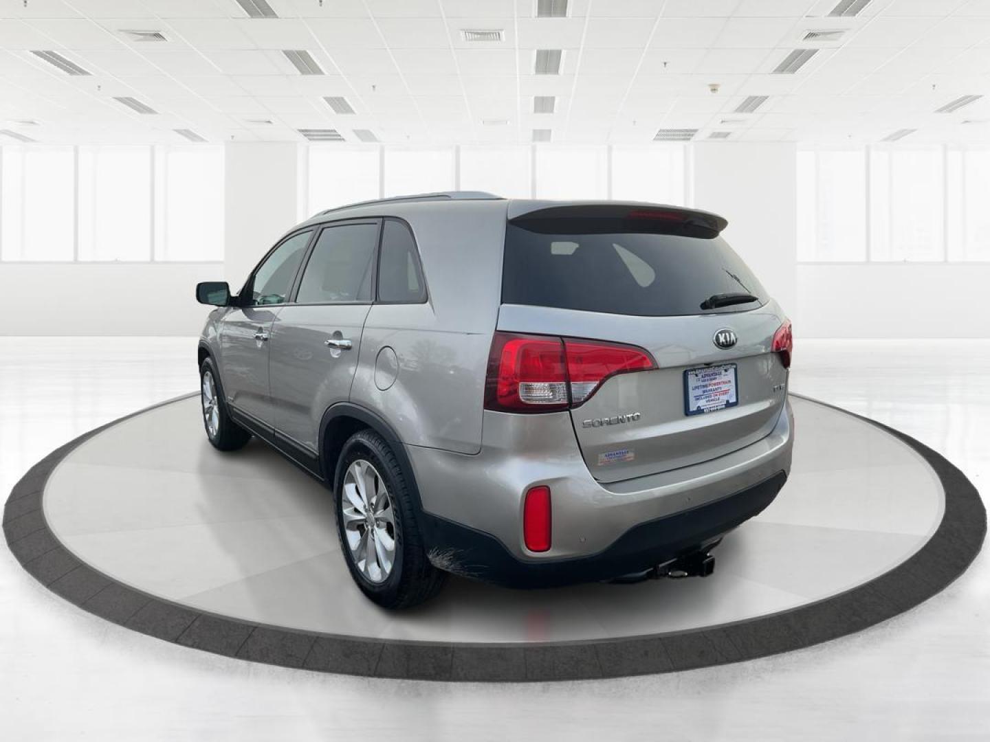 2015 Kia Sorento EX V6 (5XYKUDA73FG) with an Lambda II 3.3L V-6 gasoline direct injection engine, located at 1184 Kauffman Ave, Fairborn, OH, 45324, (937) 908-9800, 39.807072, -84.030914 - 2015 Kia Sorento EX V6 - Photo#4