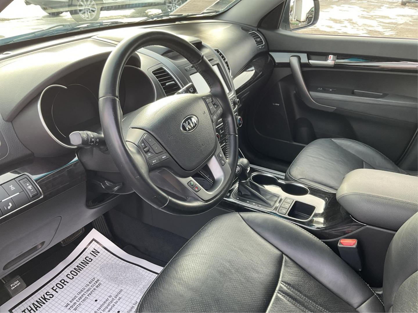 2015 Kia Sorento EX V6 (5XYKUDA73FG) with an Lambda II 3.3L V-6 gasoline direct injection engine, located at 1184 Kauffman Ave, Fairborn, OH, 45324, (937) 908-9800, 39.807072, -84.030914 - 2015 Kia Sorento EX V6 - Photo#8