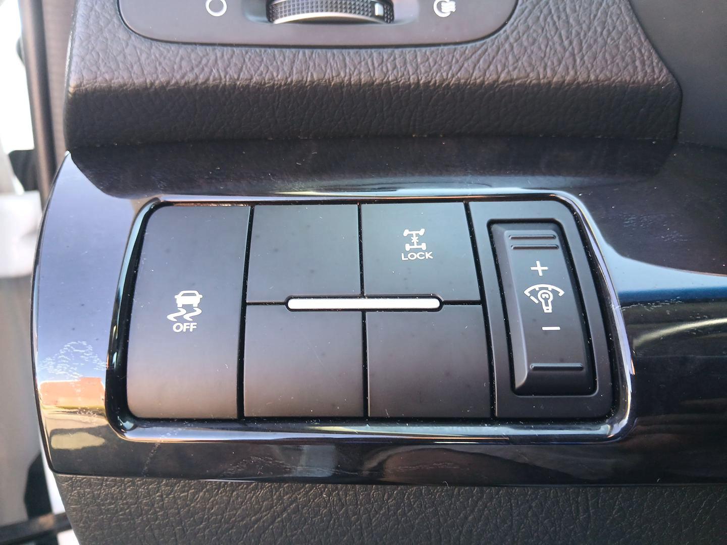 2015 Kia Sorento LX AWD (5XYKTDA64FG) with an 2.4L L4 DOHC 16V engine, 6-Speed Automatic transmission, located at 1099 N County Rd 25A , Troy, OH, 45373, (937) 908-9800, 40.057079, -84.212883 - Third Row - Photo#16