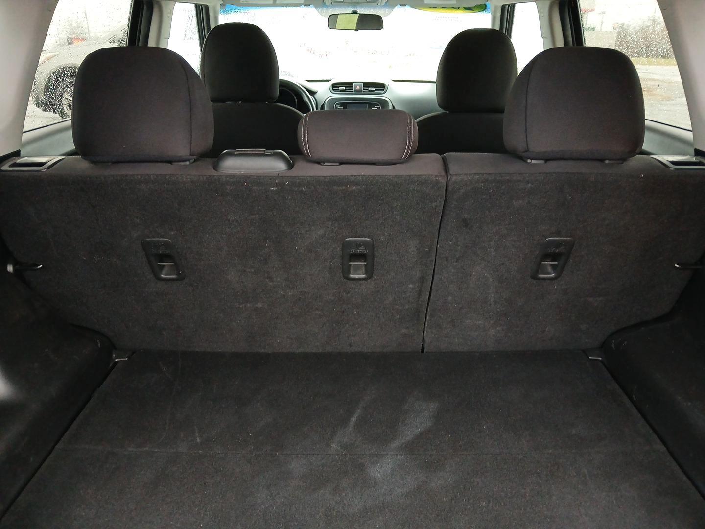 2015 Kia Soul Base (KNDJN2A26F7) with an 1.6L L4 DOHC 16V engine, located at 1184 Kauffman Ave, Fairborn, OH, 45324, (937) 908-9800, 39.807072, -84.030914 - 2015 Kia Soul Base - Photo#11