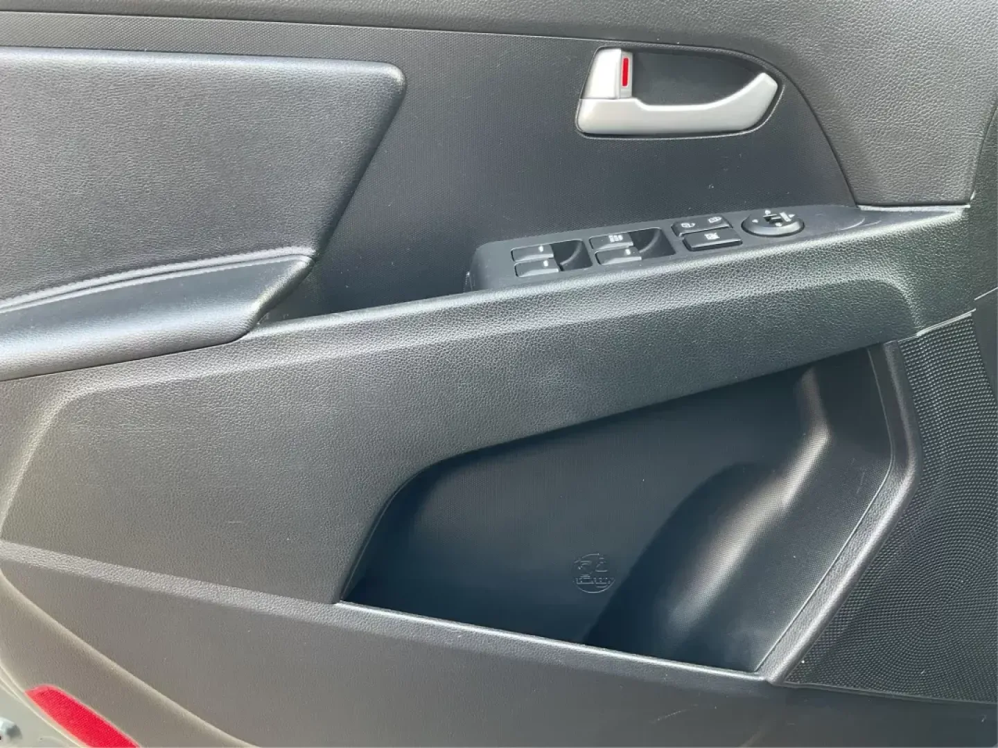 2015 Kia Sportage LX (KNDPB3AC8F7) with an Other engine, located at 8750 N County Rd 25A, Piqua, OH, 45356, (937) 908-9800, 40.164391, -84.232513 - 2015 Kia Sportage LX - Photo#9