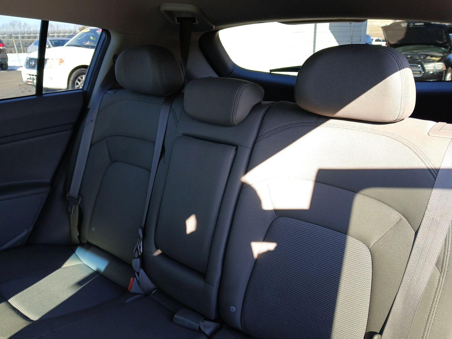 2015 Kia Sportage LX AWD (KNDPBCAC0F7) with an 2.4L V6 DOHC 24V engine, 6-Speed Automatic transmission, located at 401 Woodman Dr, Riverside, OH, 45431, (937) 908-9800, 39.760899, -84.123421 - 2015 Kia Sportage LX AWD - Photo#9