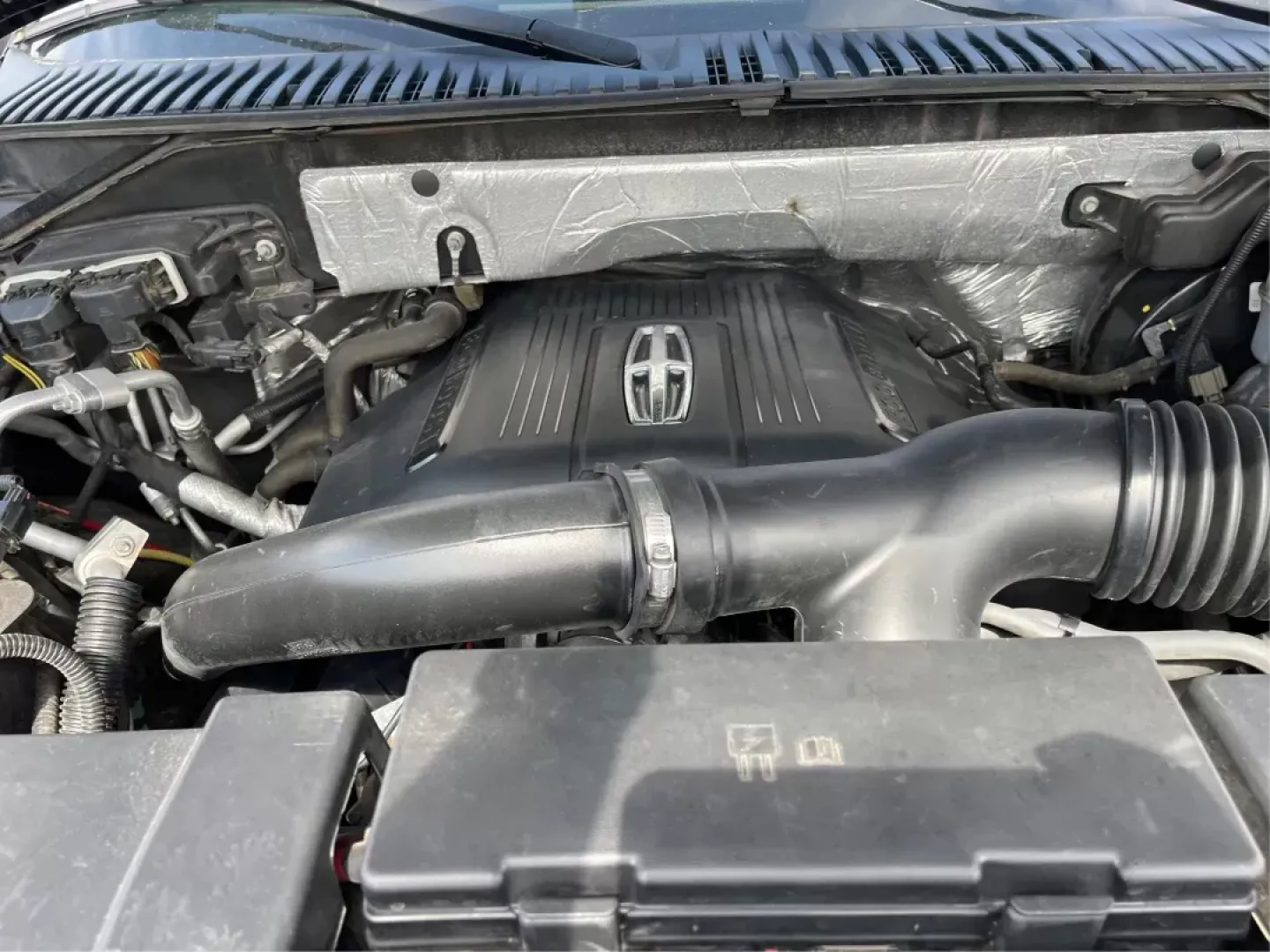2015 Lincoln Navigator Base (5LMJJ2JT1FE) with an Other engine, located at 1184 Kauffman Ave, Fairborn, OH, 45324, (937) 908-9800, 39.807072, -84.030914 - Third Row - Photo#10