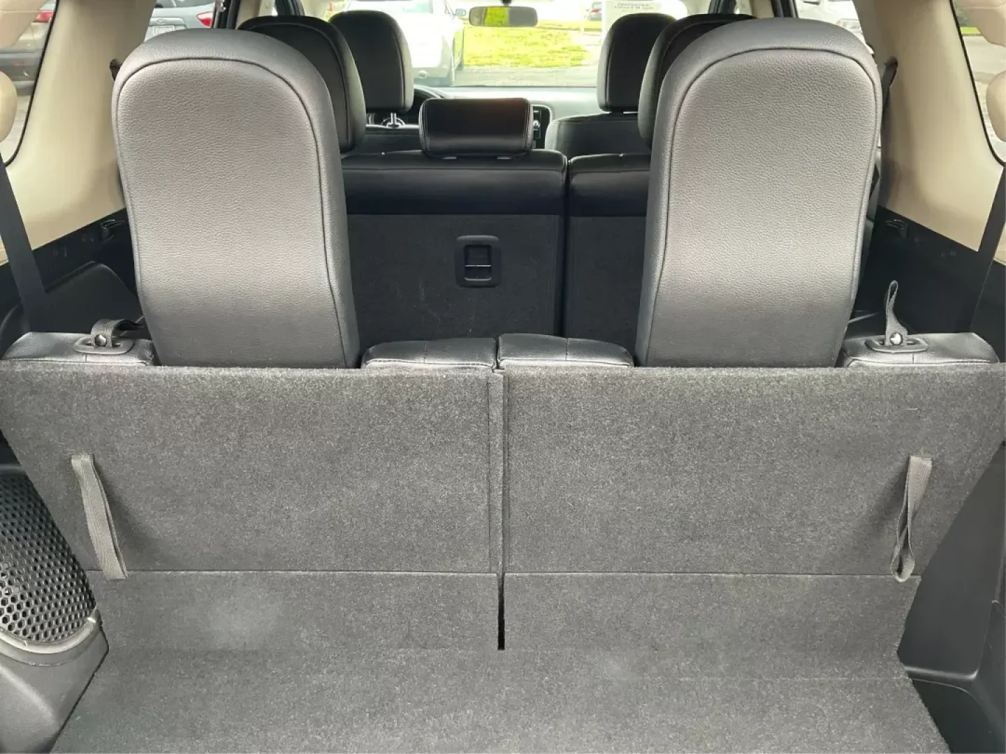 2015 Mitsubishi Outlander SE (JA4AZ3A31FZ) with an 2.4L I-4 variable valve control engine, located at 1230 East Main St, Xenia, OH, 45385, (937) 908-9800, 39.688026, -83.910172 - 2015 Mitsubishi Outlander SE - Photo#10