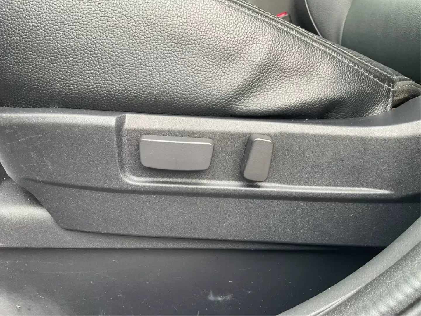 2015 Mitsubishi Outlander SE (JA4AZ3A31FZ) with an 2.4L I-4 variable valve control engine, located at 1230 East Main St, Xenia, OH, 45385, (937) 908-9800, 39.688026, -83.910172 - 2015 Mitsubishi Outlander SE - Photo#15