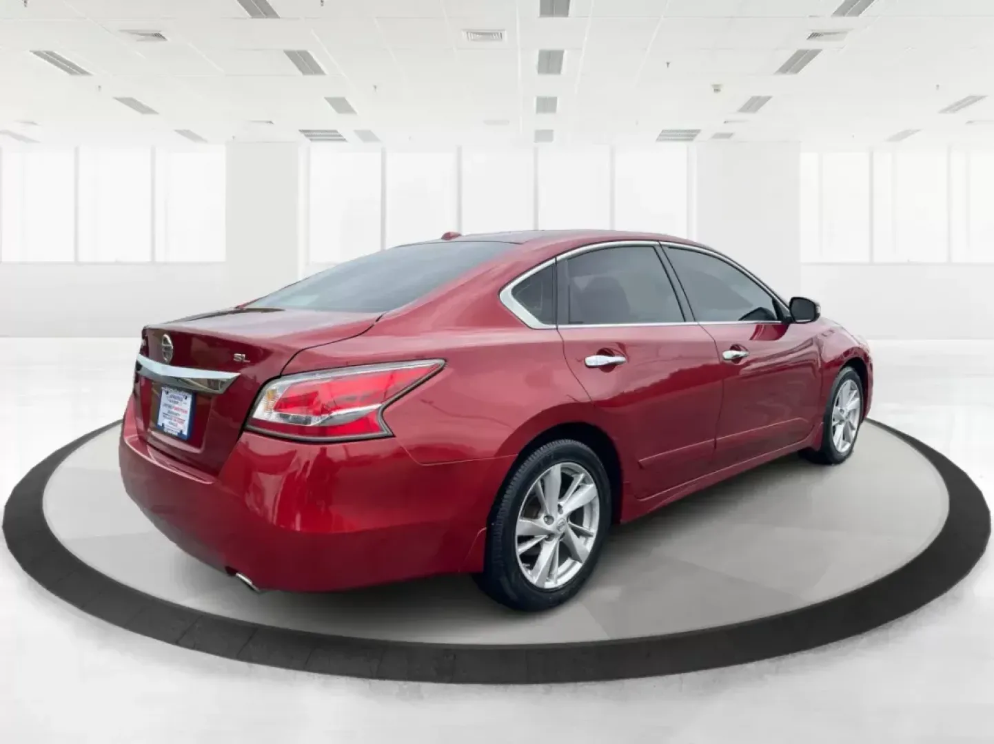 2015 Nissan Altima 2.5 SL (1N4AL3APXFC) with an 2.5L I-4 DOHC engine, located at 880 E. National Road, Vandalia, OH, 45377, (937) 908-9800, 39.891918, -84.183594 - **Embrace the Drive: Discover Your New 2015 Nissan Altima at Advantage Car and Credit in Fairborn, OH**<br /> <br /> Are you in the market for a reliable sedan that fits seamlessly into your busy lifestyle? Look no further than this stunning 2015 Nissan Altima, perfect for commuters, growing familie - Photo#2