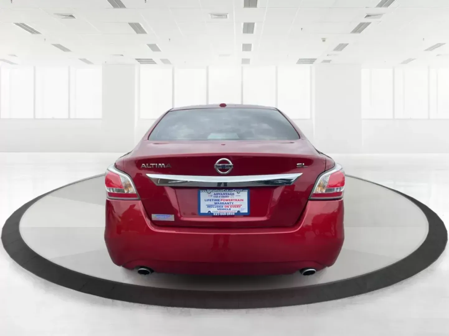 2015 Nissan Altima 2.5 SL (1N4AL3APXFC) with an 2.5L I-4 DOHC engine, located at 880 E. National Road, Vandalia, OH, 45377, (937) 908-9800, 39.891918, -84.183594 - **Embrace the Drive: Discover Your New 2015 Nissan Altima at Advantage Car and Credit in Fairborn, OH**<br /> <br /> Are you in the market for a reliable sedan that fits seamlessly into your busy lifestyle? Look no further than this stunning 2015 Nissan Altima, perfect for commuters, growing familie - Photo#3