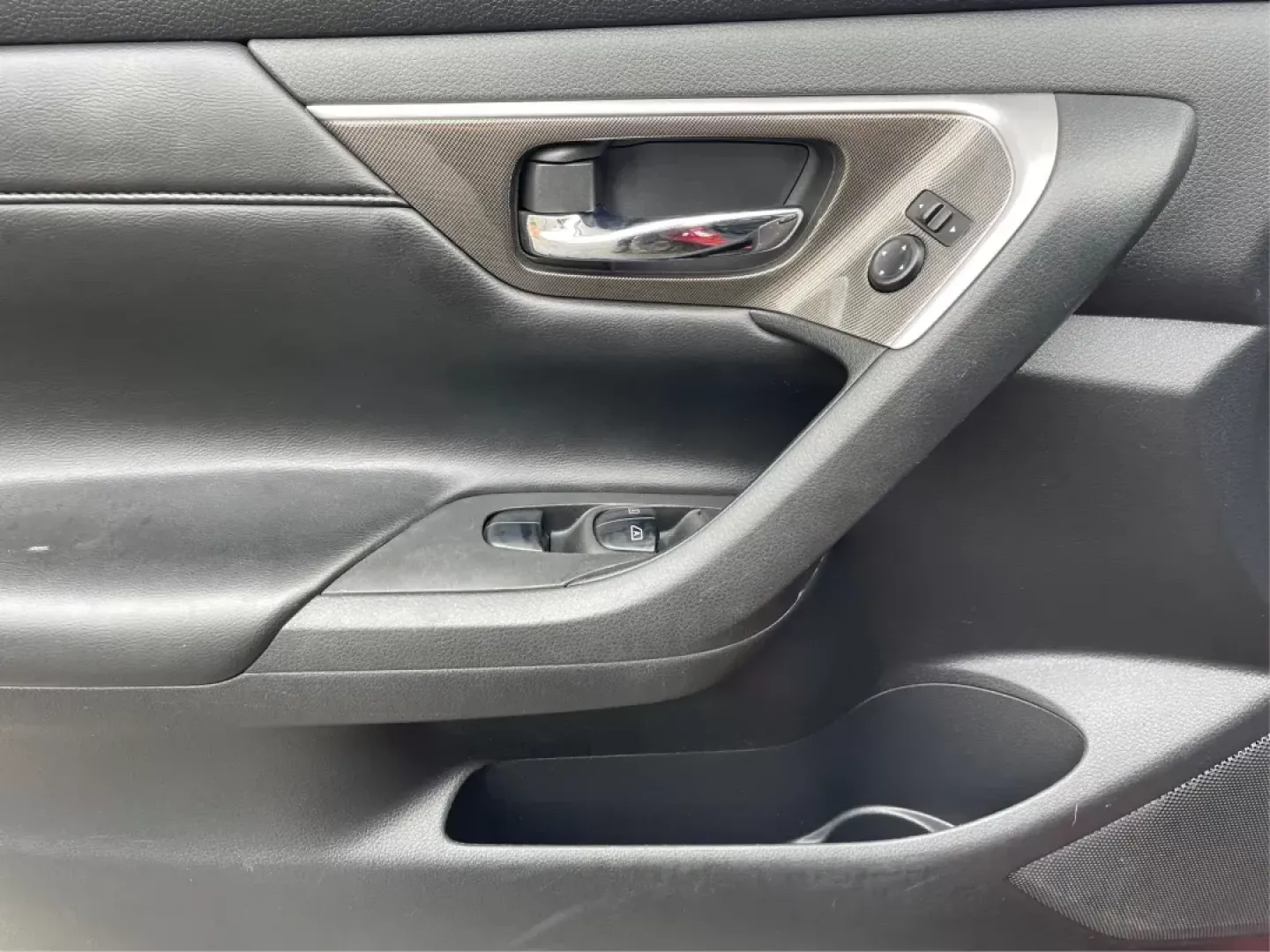 2015 Nissan Altima 2.5 SL (1N4AL3APXFC) with an 2.5L I-4 DOHC engine, located at 880 E. National Road, Vandalia, OH, 45377, (937) 908-9800, 39.891918, -84.183594 - **Embrace the Drive: Discover Your New 2015 Nissan Altima at Advantage Car and Credit in Fairborn, OH**<br /> <br /> Are you in the market for a reliable sedan that fits seamlessly into your busy lifestyle? Look no further than this stunning 2015 Nissan Altima, perfect for commuters, growing familie - Photo#18