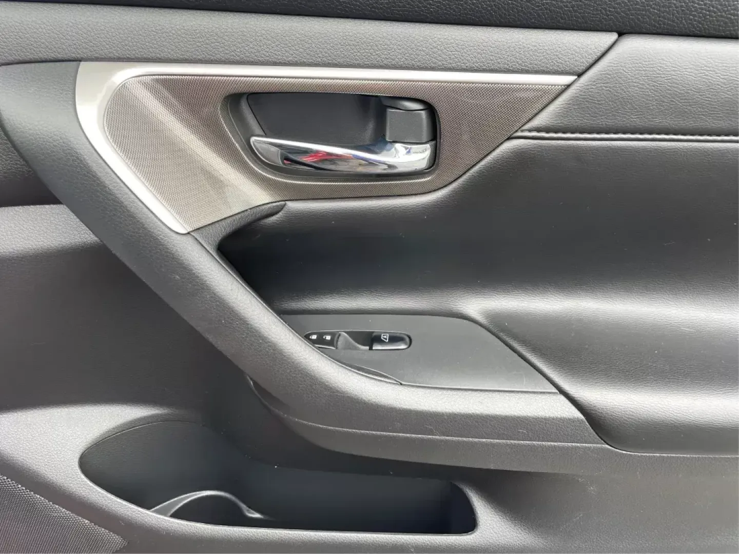 2015 Nissan Altima 2.5 SL (1N4AL3APXFC) with an 2.5L I-4 DOHC engine, located at 880 E. National Road, Vandalia, OH, 45377, (937) 908-9800, 39.891918, -84.183594 - **Embrace the Drive: Discover Your New 2015 Nissan Altima at Advantage Car and Credit in Fairborn, OH**<br /> <br /> Are you in the market for a reliable sedan that fits seamlessly into your busy lifestyle? Look no further than this stunning 2015 Nissan Altima, perfect for commuters, growing familie - Photo#19