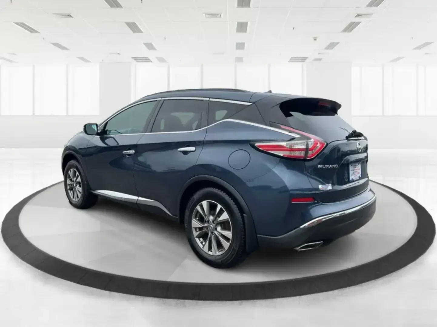 2015 Nissan Murano S | SV | SL | Platinum (5N1AZ2MH9FN) with an 3.5L V-6 DOHC engine, located at 1230 East Main St, Xenia, OH, 45385, (937) 908-9800, 39.688026, -83.910172 - **Elevate Your Adventures with the 2015 Nissan Murano - Perfect for Family Road Trips!** <br /> <br /> Are you ready to explore the open road with your loved ones? The 2015 Nissan Murano is designed for those who seek comfort and versatility in their daily life and adventures. Whether you're taking - Photo#4