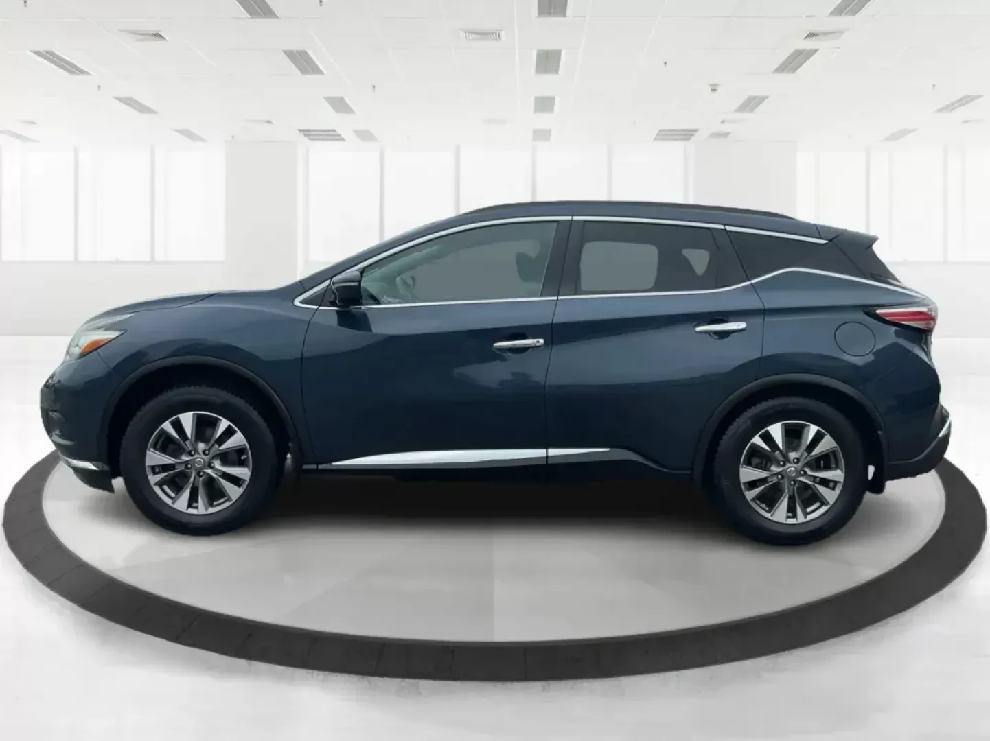 2015 Nissan Murano S | SV | SL | Platinum (5N1AZ2MH9FN) with an 3.5L V-6 DOHC engine, located at 1230 East Main St, Xenia, OH, 45385, (937) 908-9800, 39.688026, -83.910172 - **Elevate Your Adventures with the 2015 Nissan Murano - Perfect for Family Road Trips!** <br /> <br /> Are you ready to explore the open road with your loved ones? The 2015 Nissan Murano is designed for those who seek comfort and versatility in their daily life and adventures. Whether you're taking - Photo#5