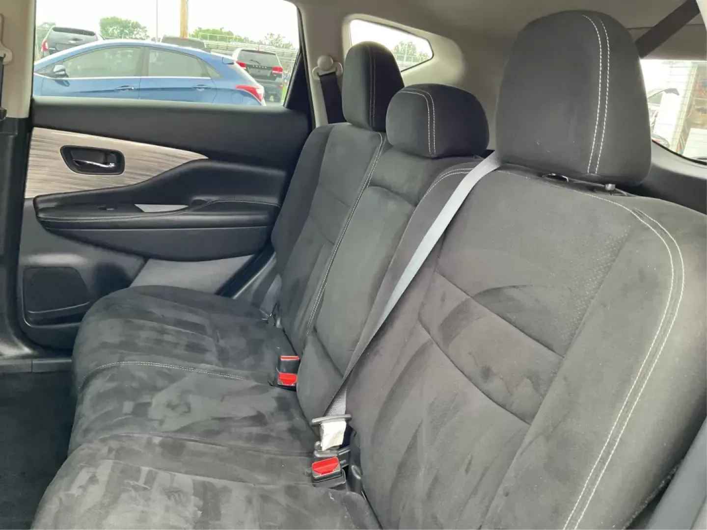 2015 Nissan Murano S | SV | SL | Platinum (5N1AZ2MH9FN) with an 3.5L V-6 DOHC engine, located at 1230 East Main St, Xenia, OH, 45385, (937) 908-9800, 39.688026, -83.910172 - **Elevate Your Adventures with the 2015 Nissan Murano - Perfect for Family Road Trips!** <br /> <br /> Are you ready to explore the open road with your loved ones? The 2015 Nissan Murano is designed for those who seek comfort and versatility in their daily life and adventures. Whether you're taking - Photo#9