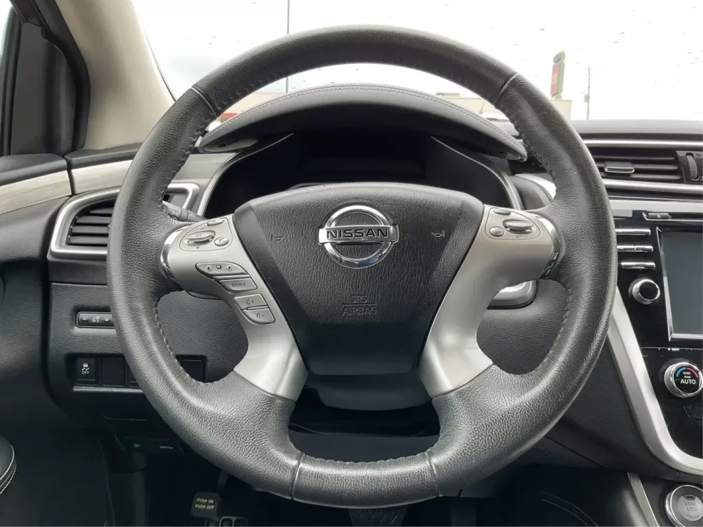 2015 Nissan Murano S | SV | SL | Platinum (5N1AZ2MH9FN) with an 3.5L V-6 DOHC engine, located at 1230 East Main St, Xenia, OH, 45385, (937) 908-9800, 39.688026, -83.910172 - **Elevate Your Adventures with the 2015 Nissan Murano - Perfect for Family Road Trips!** <br /> <br /> Are you ready to explore the open road with your loved ones? The 2015 Nissan Murano is designed for those who seek comfort and versatility in their daily life and adventures. Whether you're taking - Photo#14