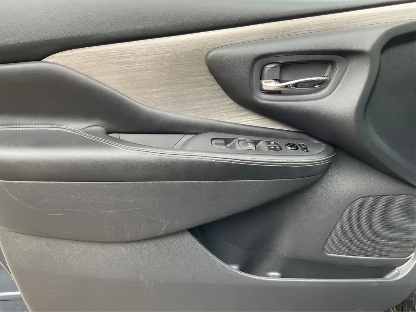 2015 Nissan Murano S | SV | SL | Platinum (5N1AZ2MH9FN) with an 3.5L V-6 DOHC engine, located at 1230 East Main St, Xenia, OH, 45385, (937) 908-9800, 39.688026, -83.910172 - **Elevate Your Adventures with the 2015 Nissan Murano - Perfect for Family Road Trips!** <br /> <br /> Are you ready to explore the open road with your loved ones? The 2015 Nissan Murano is designed for those who seek comfort and versatility in their daily life and adventures. Whether you're taking - Photo#16