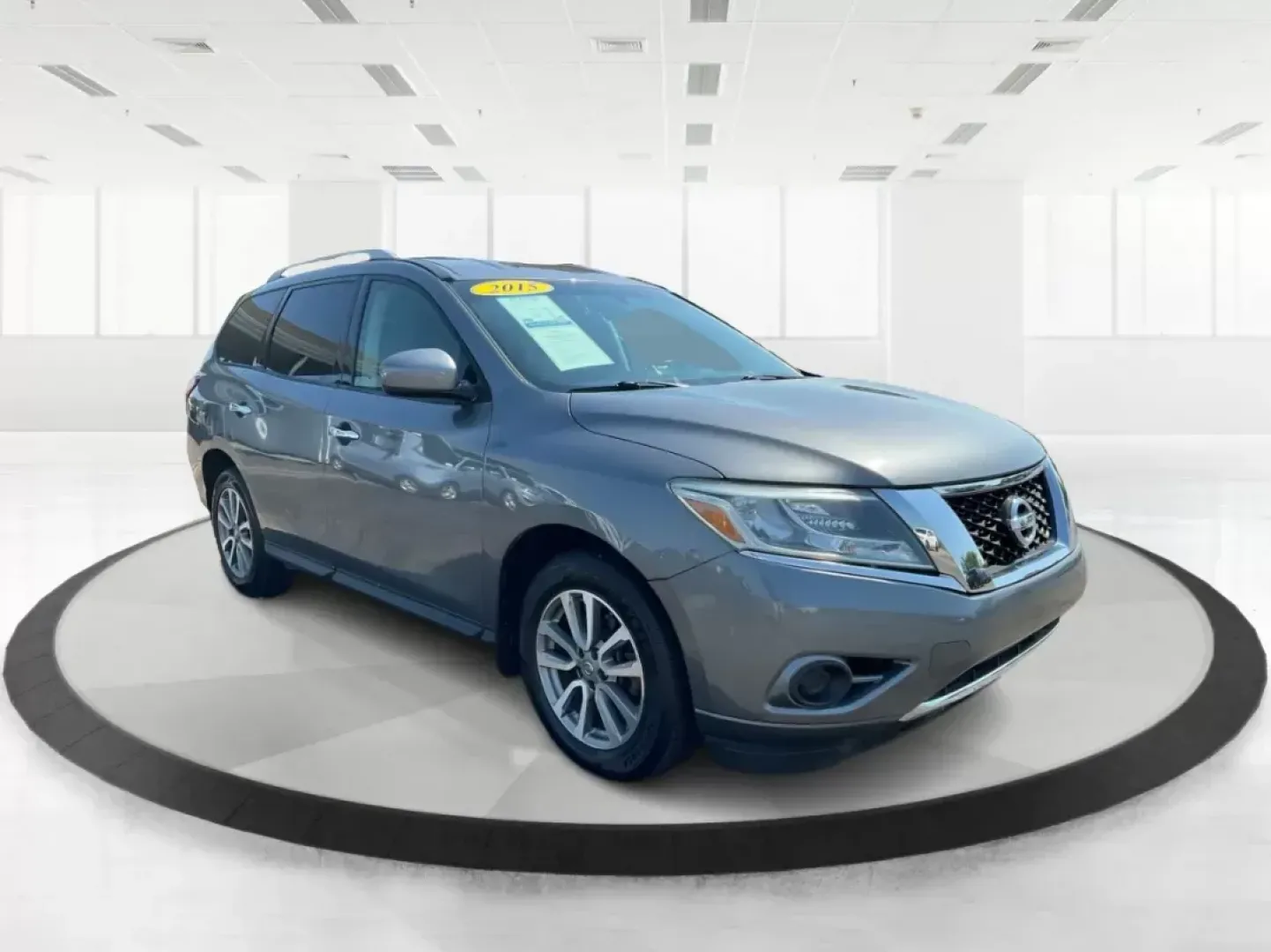 2015 Nissan Pathfinder S (5N1AR2MMXFC) with an 3.5L V-6 DOHC engine, located at 1184 Kauffman Ave, Fairborn, OH, 45324, (937) 908-9800, 39.807072, -84.030914 - Explore new horizons with the 2015 Nissan Pathfinder, a perfect companion for those weekend getaways or daily commutes. Whether you're transporting the kids to soccer practice or planning a family road trip, this spacious and versatile SUV is designed with your active lifestyle in mind. At Advantage - Photo#0