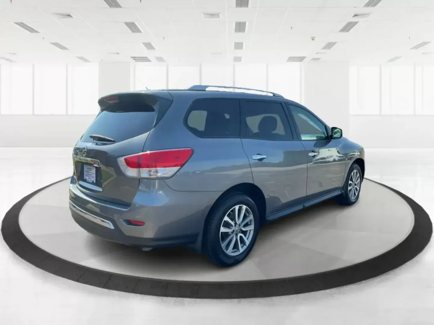 2015 Nissan Pathfinder S (5N1AR2MMXFC) with an 3.5L V-6 DOHC engine, located at 1184 Kauffman Ave, Fairborn, OH, 45324, (937) 908-9800, 39.807072, -84.030914 - Explore new horizons with the 2015 Nissan Pathfinder, a perfect companion for those weekend getaways or daily commutes. Whether you're transporting the kids to soccer practice or planning a family road trip, this spacious and versatile SUV is designed with your active lifestyle in mind. At Advantage - Photo#2