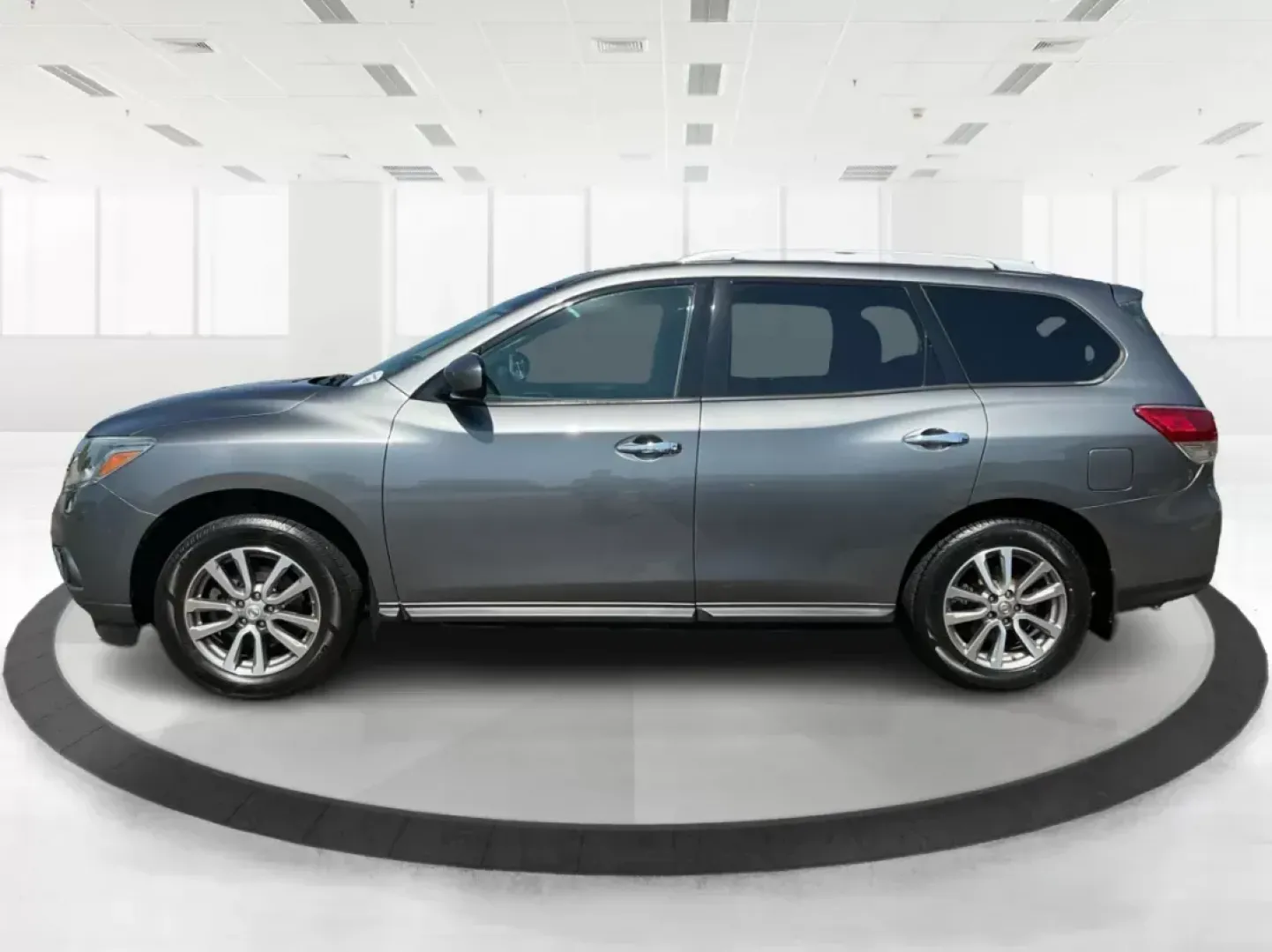 2015 Nissan Pathfinder S (5N1AR2MMXFC) with an 3.5L V-6 DOHC engine, located at 1184 Kauffman Ave, Fairborn, OH, 45324, (937) 908-9800, 39.807072, -84.030914 - Explore new horizons with the 2015 Nissan Pathfinder, a perfect companion for those weekend getaways or daily commutes. Whether you're transporting the kids to soccer practice or planning a family road trip, this spacious and versatile SUV is designed with your active lifestyle in mind. At Advantage - Photo#5
