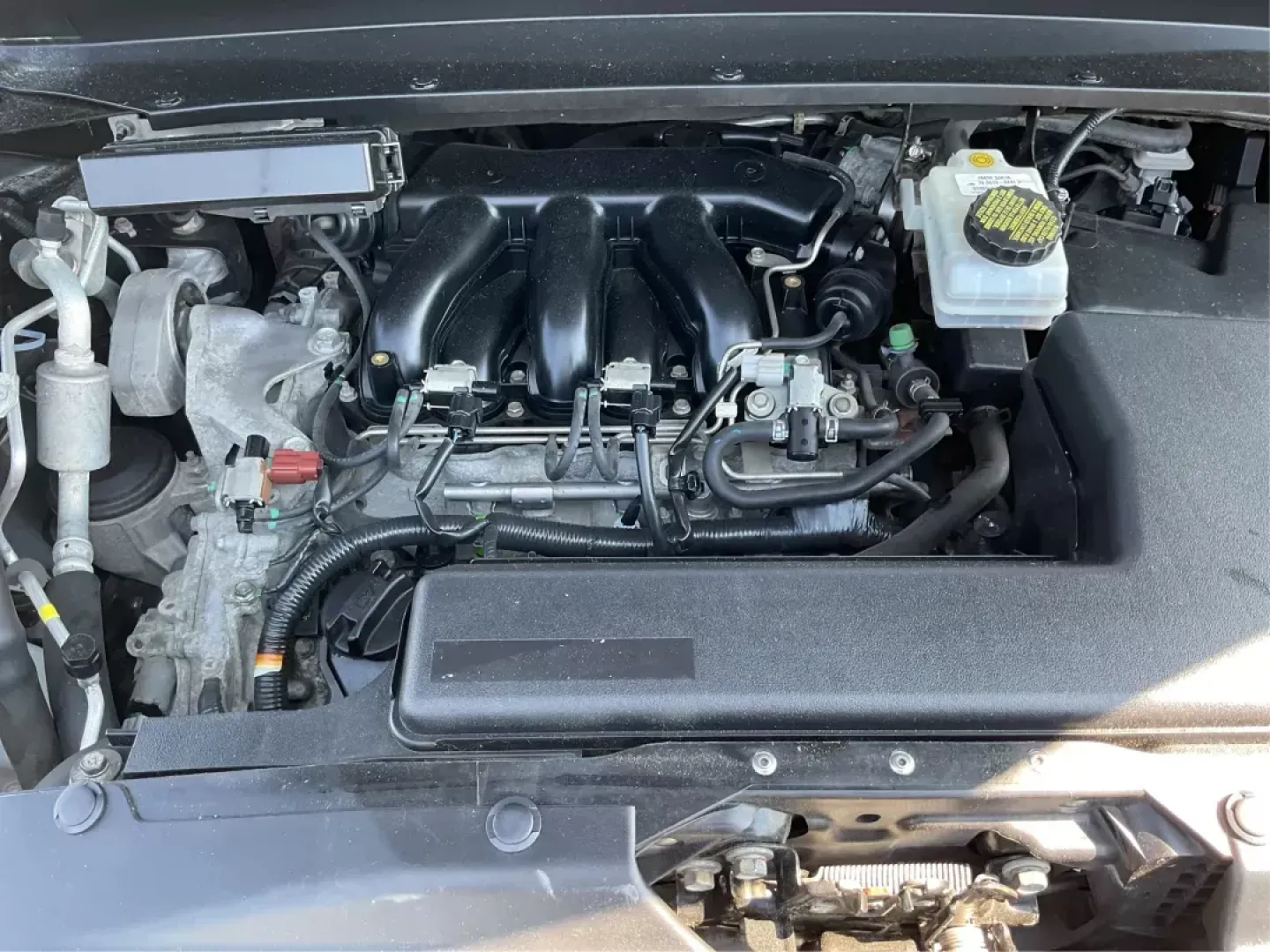 2015 Nissan Pathfinder S (5N1AR2MMXFC) with an 3.5L V-6 DOHC engine, located at 1184 Kauffman Ave, Fairborn, OH, 45324, (937) 908-9800, 39.807072, -84.030914 - Explore new horizons with the 2015 Nissan Pathfinder, a perfect companion for those weekend getaways or daily commutes. Whether you're transporting the kids to soccer practice or planning a family road trip, this spacious and versatile SUV is designed with your active lifestyle in mind. At Advantage - Photo#10