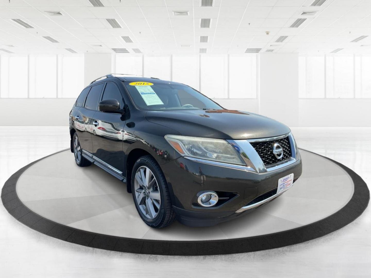2015 Nissan Pathfinder Platinum (5N1AR2MN9FC) with an 3.5L V-6 DOHC engine, located at 1230 East Main St, Xenia, OH, 45385, (937) 908-9800, 39.688026, -83.910172 - Third Row - Photo#0
