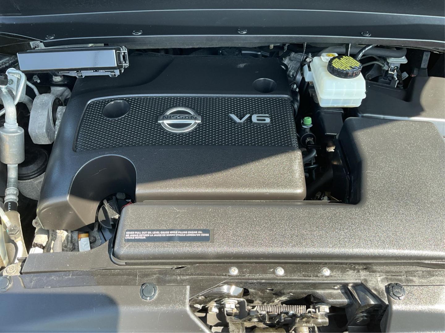 2015 Nissan Pathfinder Platinum (5N1AR2MN9FC) with an 3.5L V-6 DOHC engine, located at 1230 East Main St, Xenia, OH, 45385, (937) 908-9800, 39.688026, -83.910172 - Third Row - Photo#10