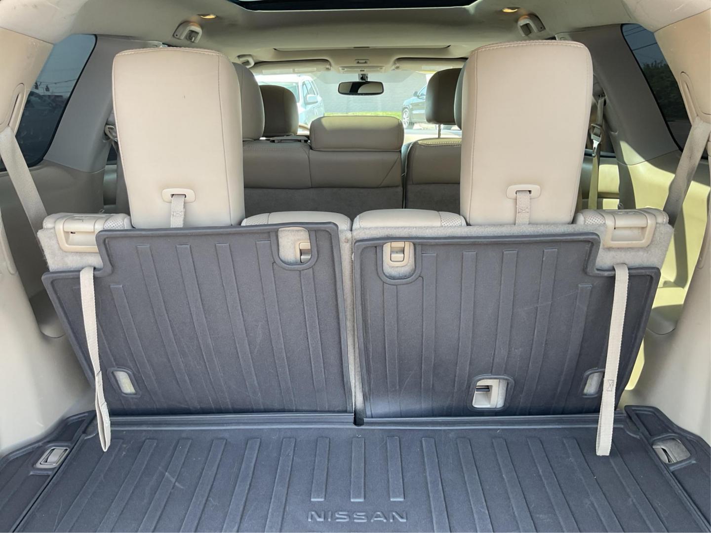 2015 Nissan Pathfinder Platinum (5N1AR2MN9FC) with an 3.5L V-6 DOHC engine, located at 1230 East Main St, Xenia, OH, 45385, (937) 908-9800, 39.688026, -83.910172 - Third Row - Photo#11