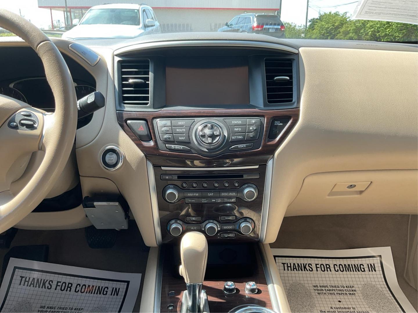 2015 Nissan Pathfinder Platinum (5N1AR2MN9FC) with an 3.5L V-6 DOHC engine, located at 1230 East Main St, Xenia, OH, 45385, (937) 908-9800, 39.688026, -83.910172 - Third Row - Photo#12
