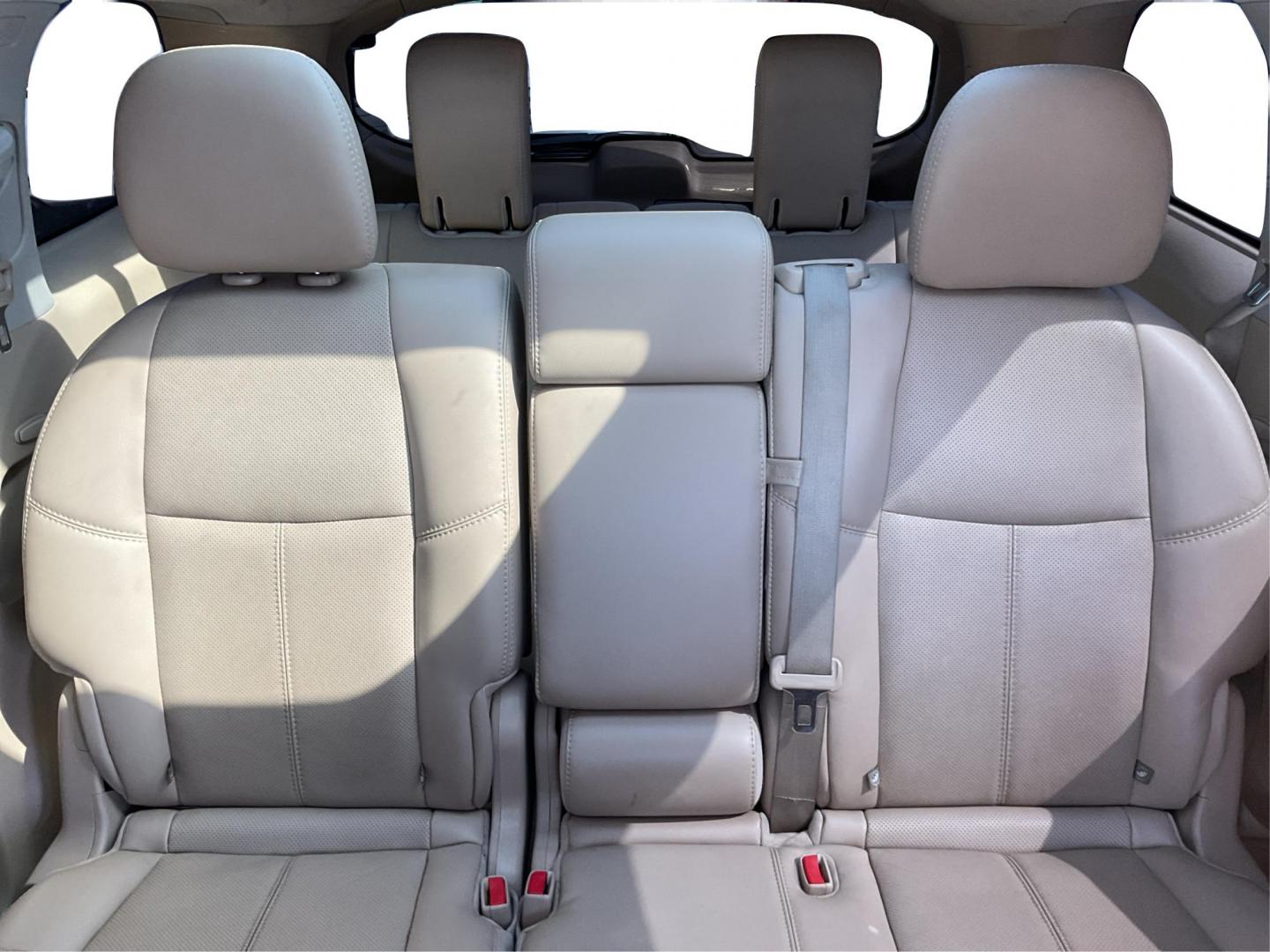 2015 Nissan Pathfinder Platinum (5N1AR2MN9FC) with an 3.5L V-6 DOHC engine, located at 1230 East Main St, Xenia, OH, 45385, (937) 908-9800, 39.688026, -83.910172 - Third Row - Photo#13