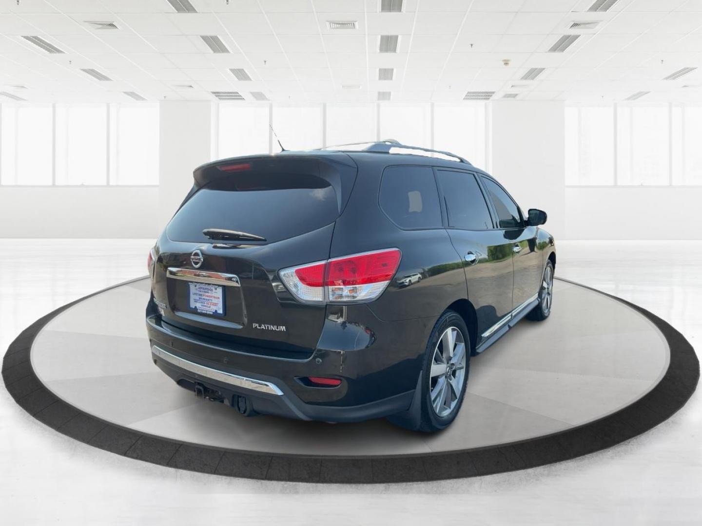2015 Nissan Pathfinder Platinum (5N1AR2MN9FC) with an 3.5L V-6 DOHC engine, located at 1230 East Main St, Xenia, OH, 45385, (937) 908-9800, 39.688026, -83.910172 - Third Row - Photo#2