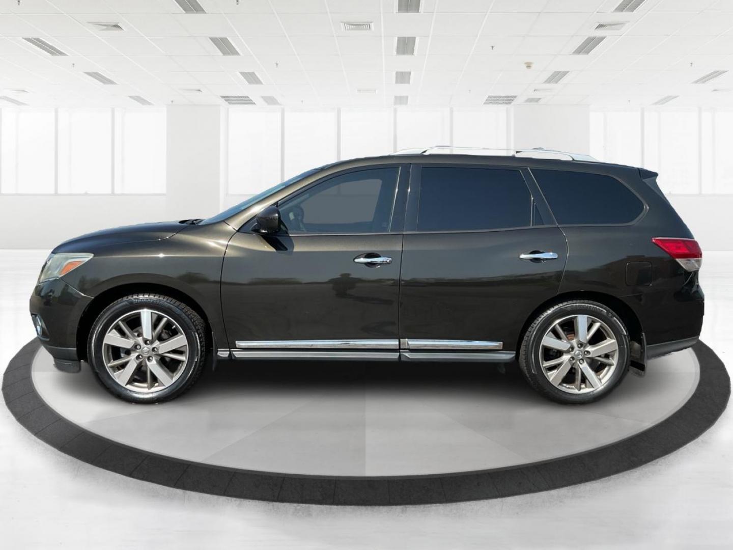 2015 Nissan Pathfinder Platinum (5N1AR2MN9FC) with an 3.5L V-6 DOHC engine, located at 1230 East Main St, Xenia, OH, 45385, (937) 908-9800, 39.688026, -83.910172 - Third Row - Photo#5