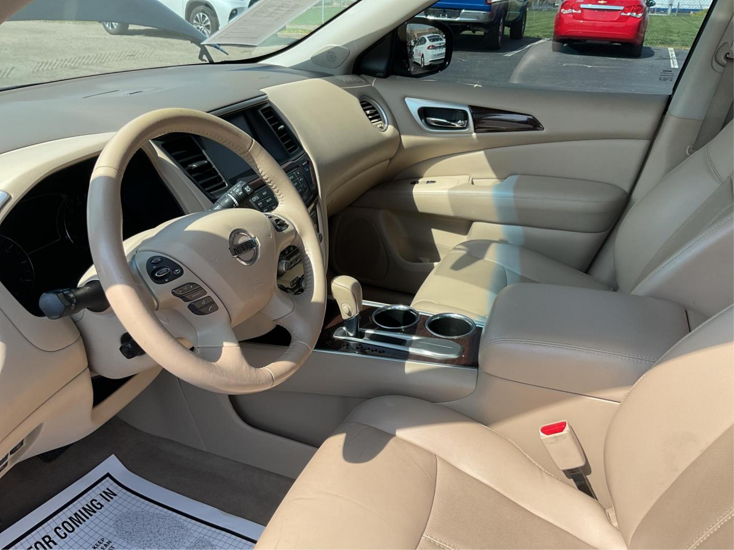 2015 Nissan Pathfinder Platinum (5N1AR2MN9FC) with an 3.5L V-6 DOHC engine, located at 1230 East Main St, Xenia, OH, 45385, (937) 908-9800, 39.688026, -83.910172 - Third Row - Photo#8