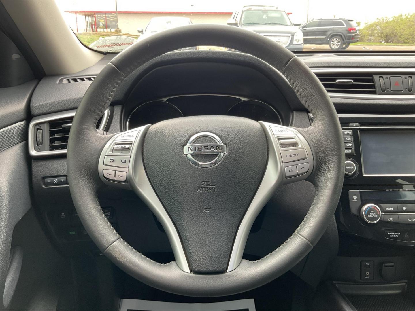 2015 Nissan Rogue SL (5N1AT2MV4FC) with an 2.5L I-4 DOHC engine, located at 880 E. National Road, Vandalia, OH, 45377, (937) 908-9800, 39.891918, -84.183594 - 2015 Nissan Rogue SL - Photo#13