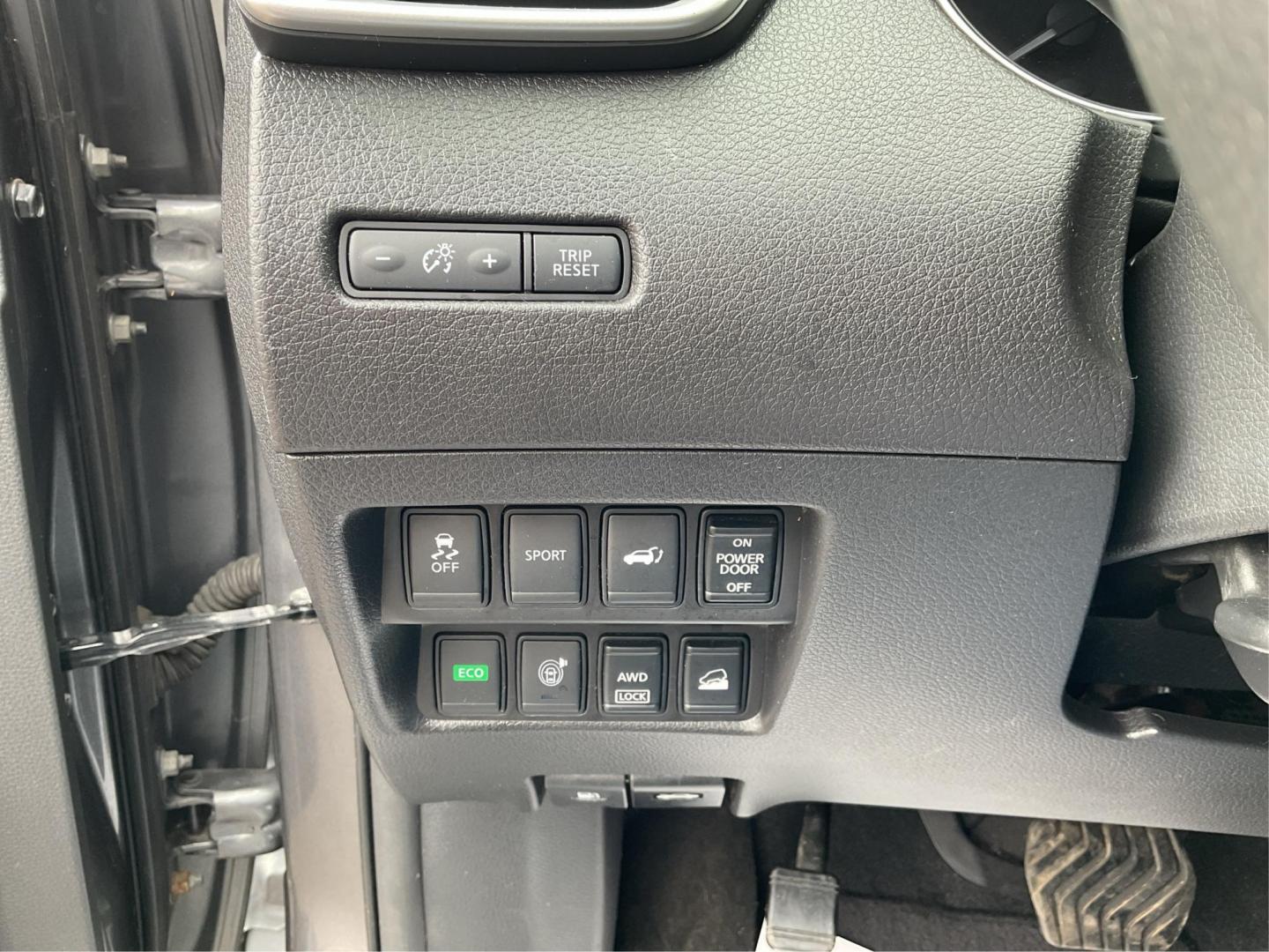 2015 Nissan Rogue SL (5N1AT2MV4FC) with an 2.5L I-4 DOHC engine, located at 880 E. National Road, Vandalia, OH, 45377, (937) 908-9800, 39.891918, -84.183594 - 2015 Nissan Rogue SL - Photo#14