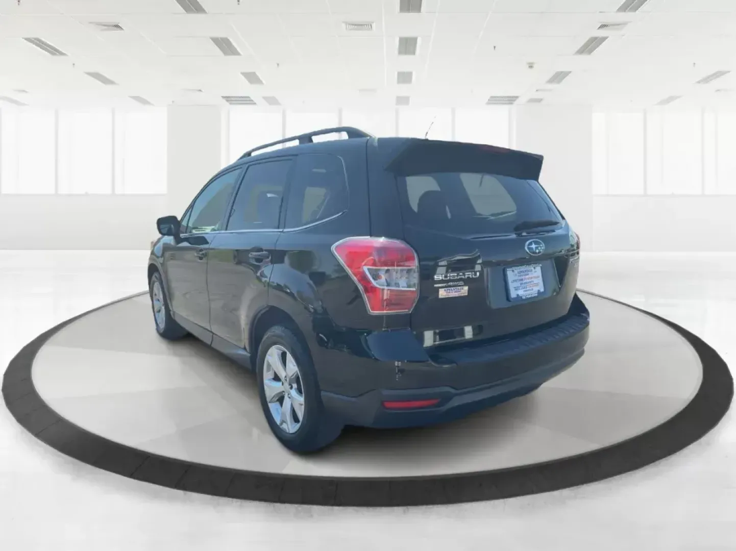 2015 Subaru Forester 2.5i Limited (JF2SJAHC5FH) with an 2.5L H-4 DOHC engine, located at 1184 Kauffman Ave, Fairborn, OH, 45324, (937) 908-9800, 39.807072, -84.030914 - 2015 Subaru Forester 2.5i Limited - Photo#5